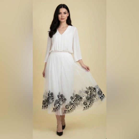 Oscar de la Renta Dresses & Skirts - OSCAR DE LA RENTA WHITE BLACK TULLE RUNWAY DESIGNER SKIRT WAIST 34” SZ 12
ZIPPER